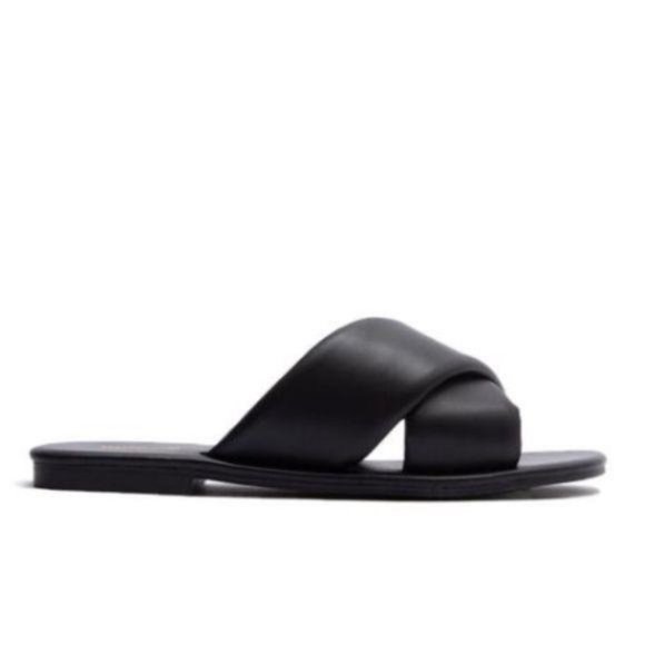 !! NEW !! Criss Cross Padded Slide Sandals in Black - Picture 5 of 6